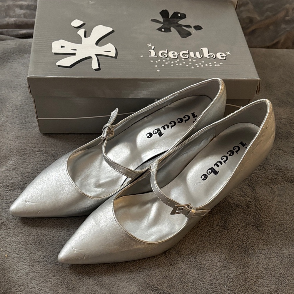 NWT Icecube Juliet Silver Heels 8